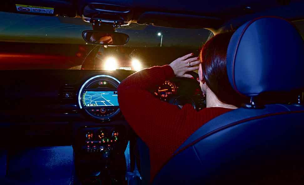 Government mulls new rules to stop drivers being dazzled
